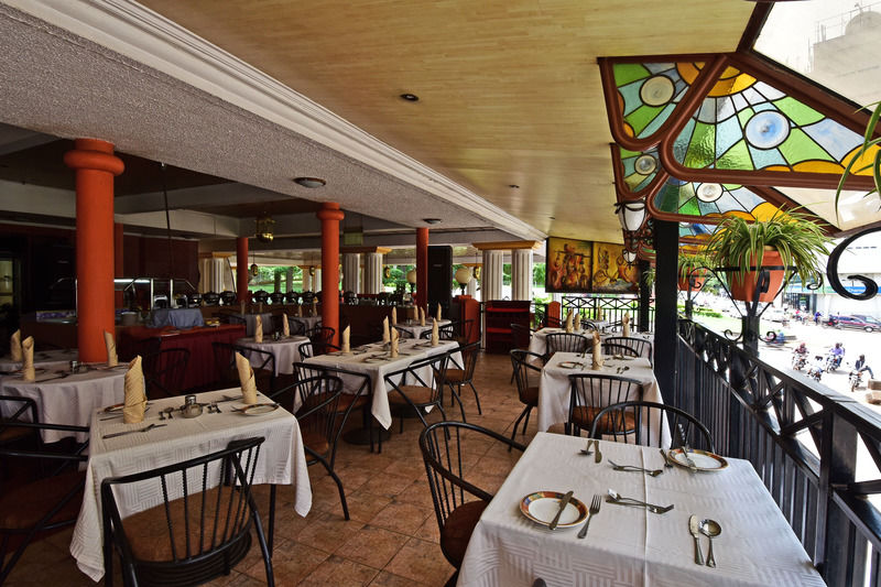 Grand Imperial Hotel Кампала Экстерьер фото