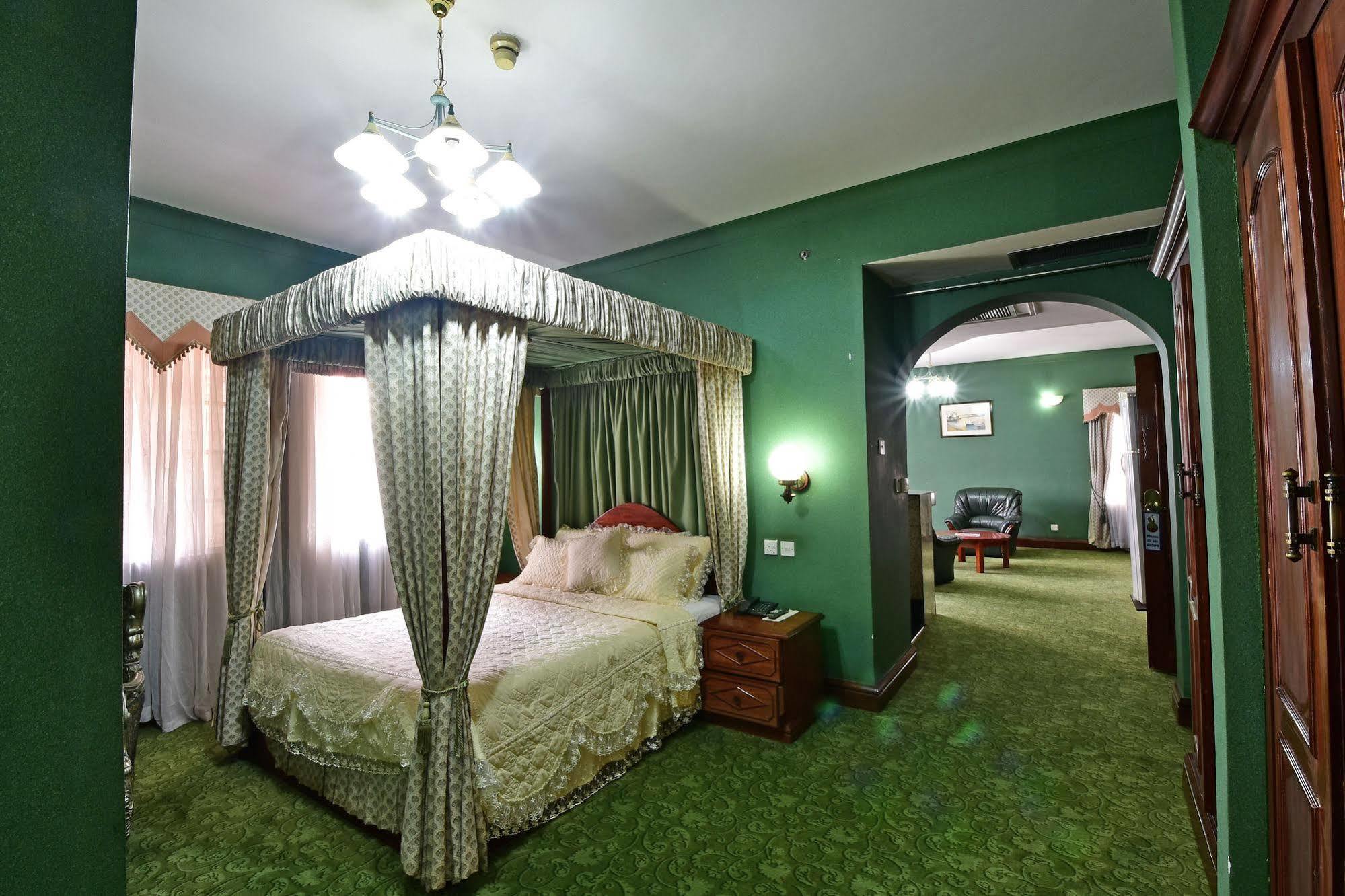 Grand Imperial Hotel Кампала Экстерьер фото
